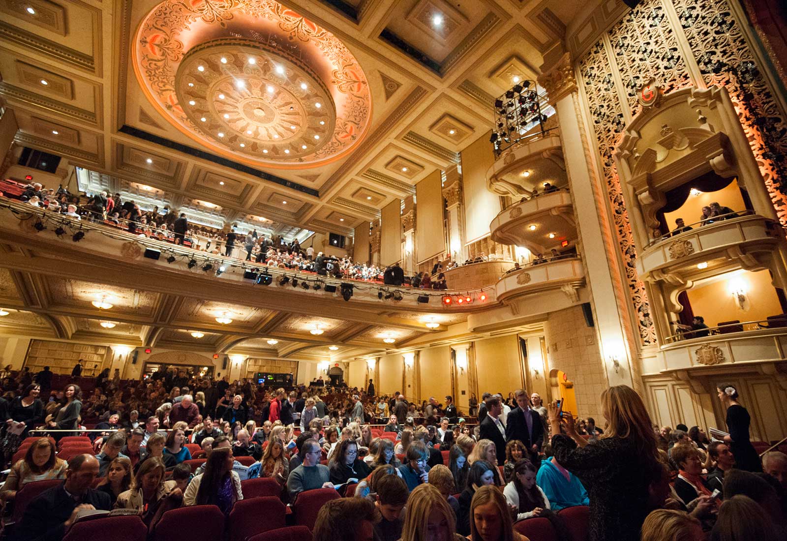 granada Interior Full Gold from Stage